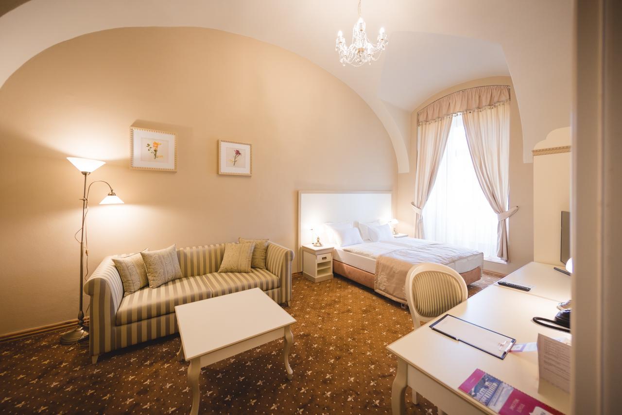 Hotel Gino Park Palace Považská Bystrica Buitenkant foto