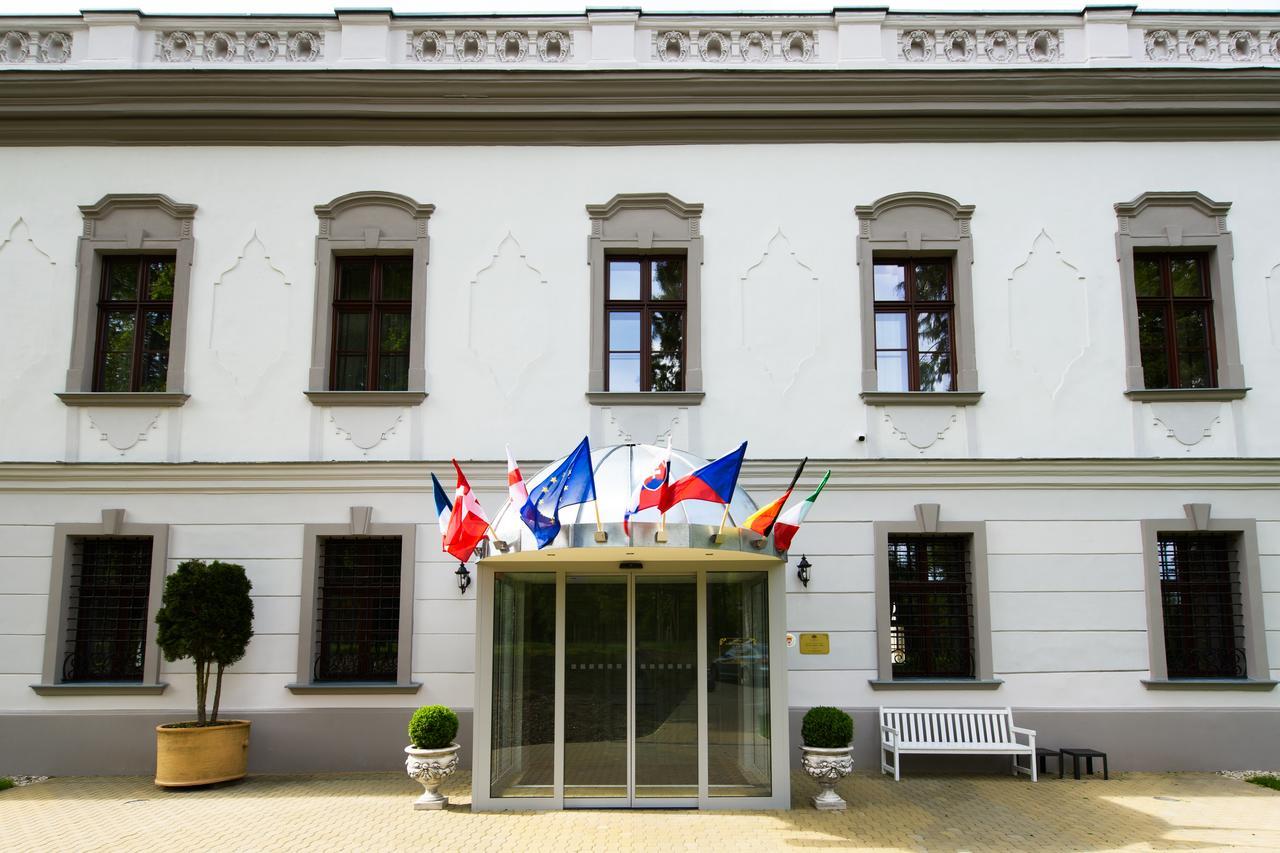 Hotel Gino Park Palace Považská Bystrica Buitenkant foto